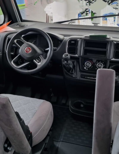 Carado I338-Series 8 Cockpit